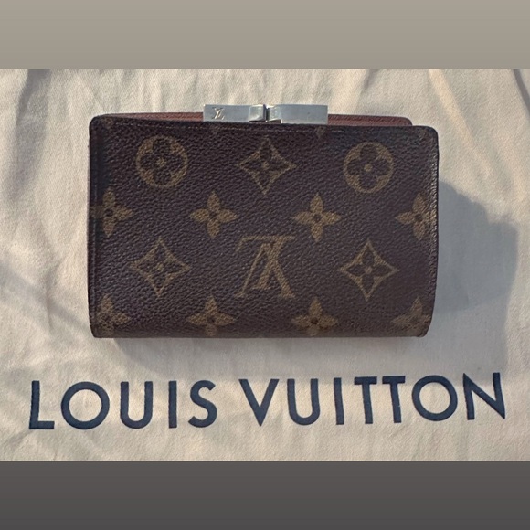 AUTHENTIC Louis Vuitton Kiss Lock Monogram Wallet - Picture 2 of 12